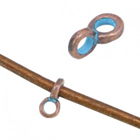 Metalen DQ hanger met oog (voor 2mm leer) Koper patina (nikkelvrij)
